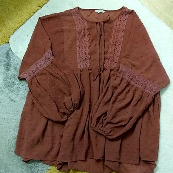 Easel Blouse. Size L. Color Magenta - Picture 1 of 4